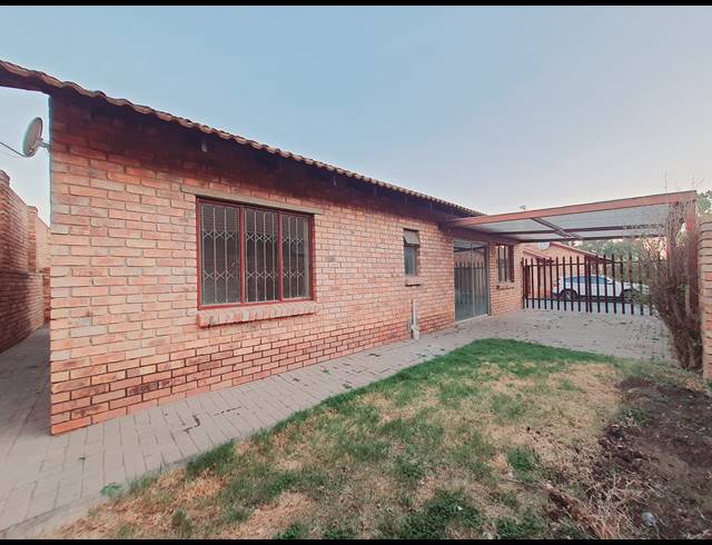 2 BEDROOM SECTIONAL TITLE FOR SALE IN HALFWAY GARDENS
